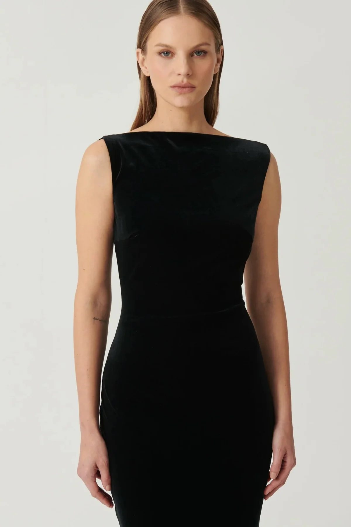 Effie Kats Verona Gown - Black Velvet - Image 2