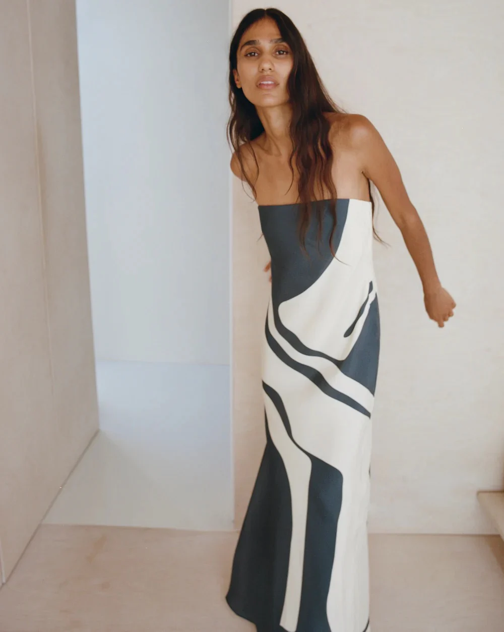 Sir the Label Lilou Strapless Dress - Liora Char - Image 5